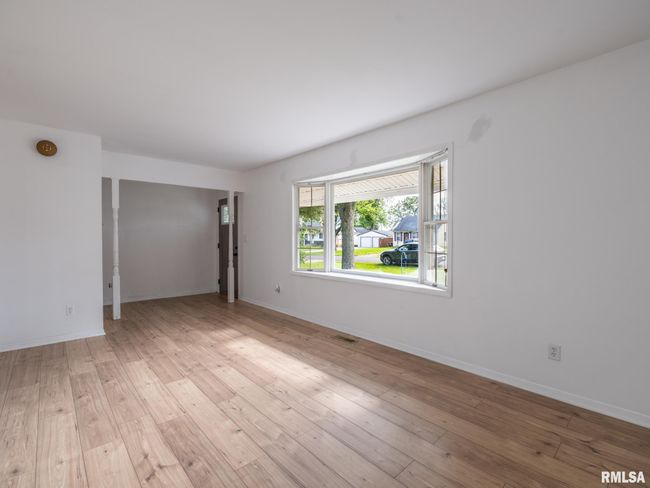 106 N 5 Th St, House other with 3 bedrooms, 2 bathrooms and null parking in Dunlap IL | Image 7