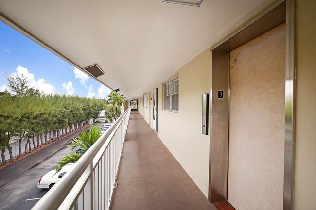 APT-343 - 1951 Ne 39 Th St, Condo with 2 bedrooms, 2 bathrooms and null parking in Lighthouse Point FL | Image 24