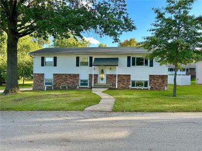 1808 Eastview Drive, House other with 5 bedrooms, 3 bathrooms and null parking in Trenton MO | Image 1