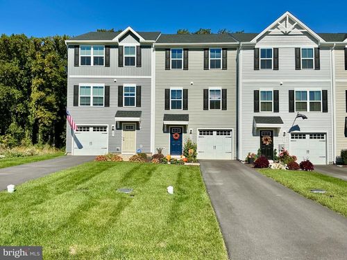 243 Hamilton Ln, COATESVILLE, PA, 19320-2970 | Card Image