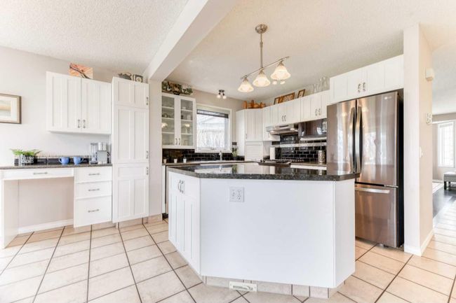 1008 High Glen Bay Nw, Home with 3 bedrooms, 2 bathrooms and 5 parking in High River AB | Image 12