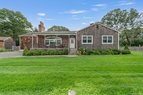10 7th St, East Hampton, NY, 11937-4000 | Card Image