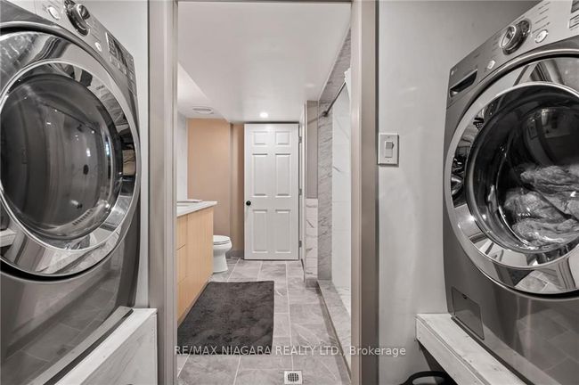 7067 Dirdene St, House other with 3 bedrooms, 2 bathrooms and 2 parking in Niagara Falls ON | Image 22