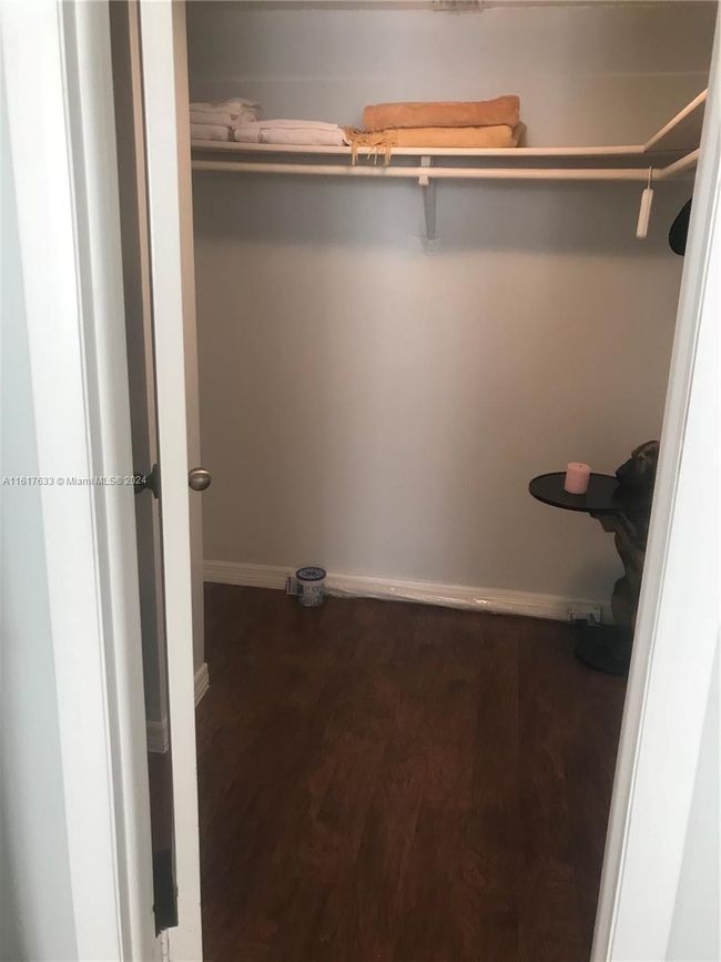 APT-16B - 427 Golden Isles Dr, Condo with 1 bedrooms, 2 bathrooms and null parking in Hallandale Beach FL | Image 4