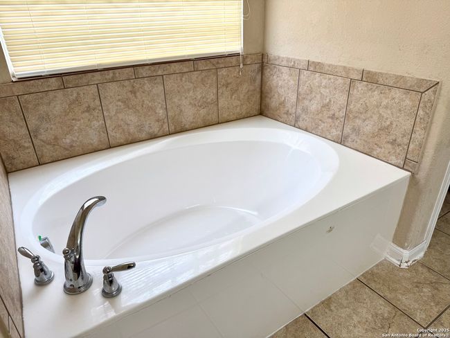 213 Ranch House Rd, House other with 5 bedrooms, 4 bathrooms and null parking in Cibolo TX | Image 8