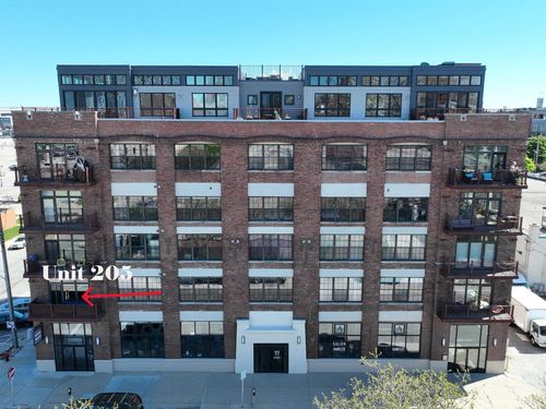 205-525 E Chicago Street, Milwaukee, WI, 53202 | Card Image