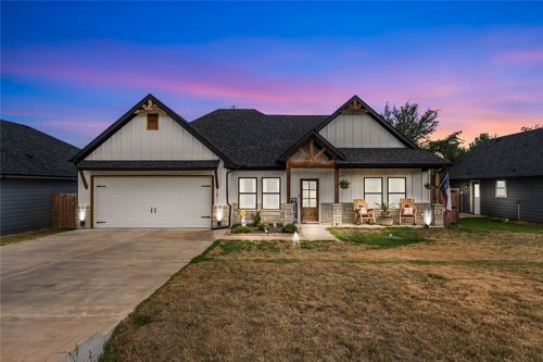 2811 San Gabriel Dr, Granbury, TX, 76048-6480 | Card Image