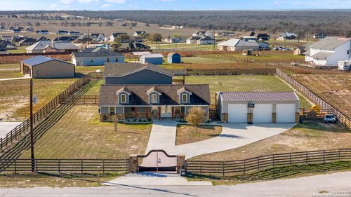 205 Country View Ln, La Vernia, TX, 78121-5110 | Card Image