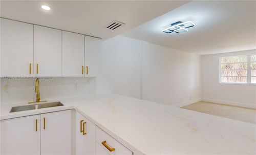 apt-326-1333 E Hallandale Beach Blvd, Hallandale Beach, FL, 33009-4630 | Card Image