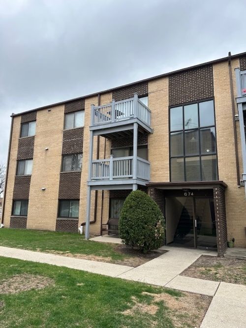 apt-203-674 Pinecrest Dr, Prospect Heights, IL, 60070-1860 | Card Image