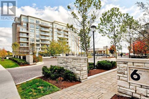 612-15 Stollery Pond Cres, Markham, ON, L6C0Y4 | Card Image