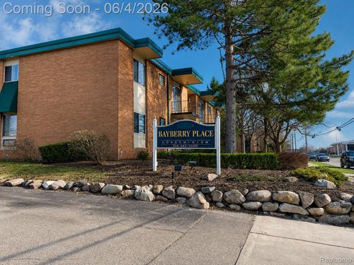 2-1880 Axtell Dr, Troy, MI, 48084-4406 | Card Image