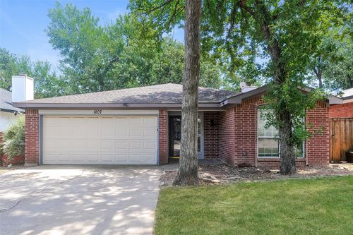 1207 Cardinal Oaks Dr, Mansfield, TX, 76063-6233 | Card Image