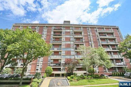 4 Horizon Rd, Fort Lee, NJ, 07024-6743 | Card Image