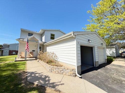 5 Massachusetts St, Plattsburgh, NY, 12903-4301 | Card Image