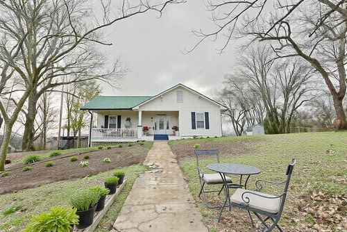 313 Spring St, Wartrace, TN, 37183-2014 | Card Image