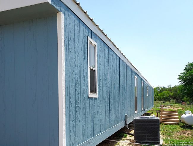331 Forest Creek Rd, House other with 3 bedrooms, 2 bathrooms and null parking in Devine TX | Image 12