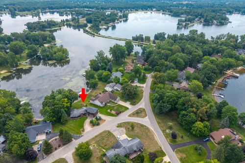 8274 Peninsula Dr, Canadian Lakes, MI, 49346-8303 | Card Image