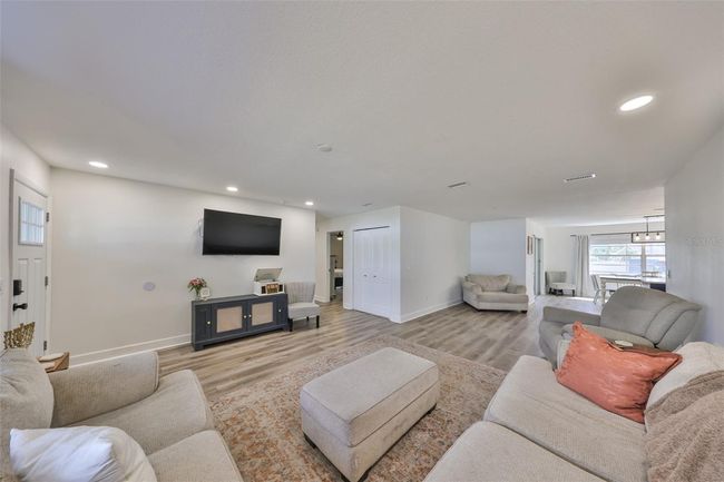 6333 Spanish Main Dr, House other with 2 bedrooms, 2 bathrooms and null parking in APOLLO BEACH FL | Image 11