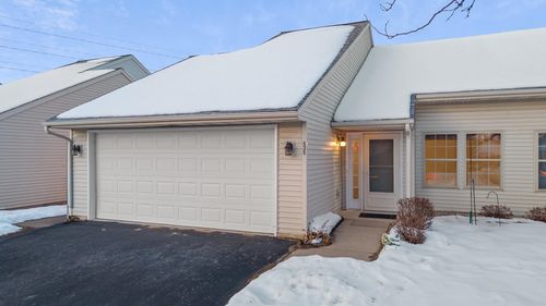 535 E Slifer St, Portage, WI, 53901-1256 | Card Image