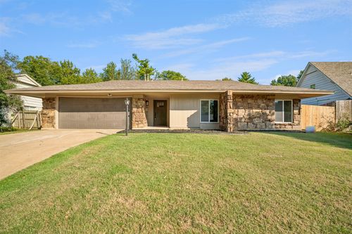 2992 E 77th St, Tulsa, OK, 74136-8723 | Card Image