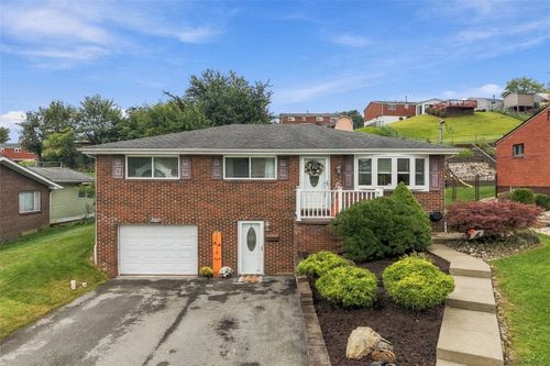 560 Semple Dr, North Huntingdon, PA, 15642-1275 | Card Image