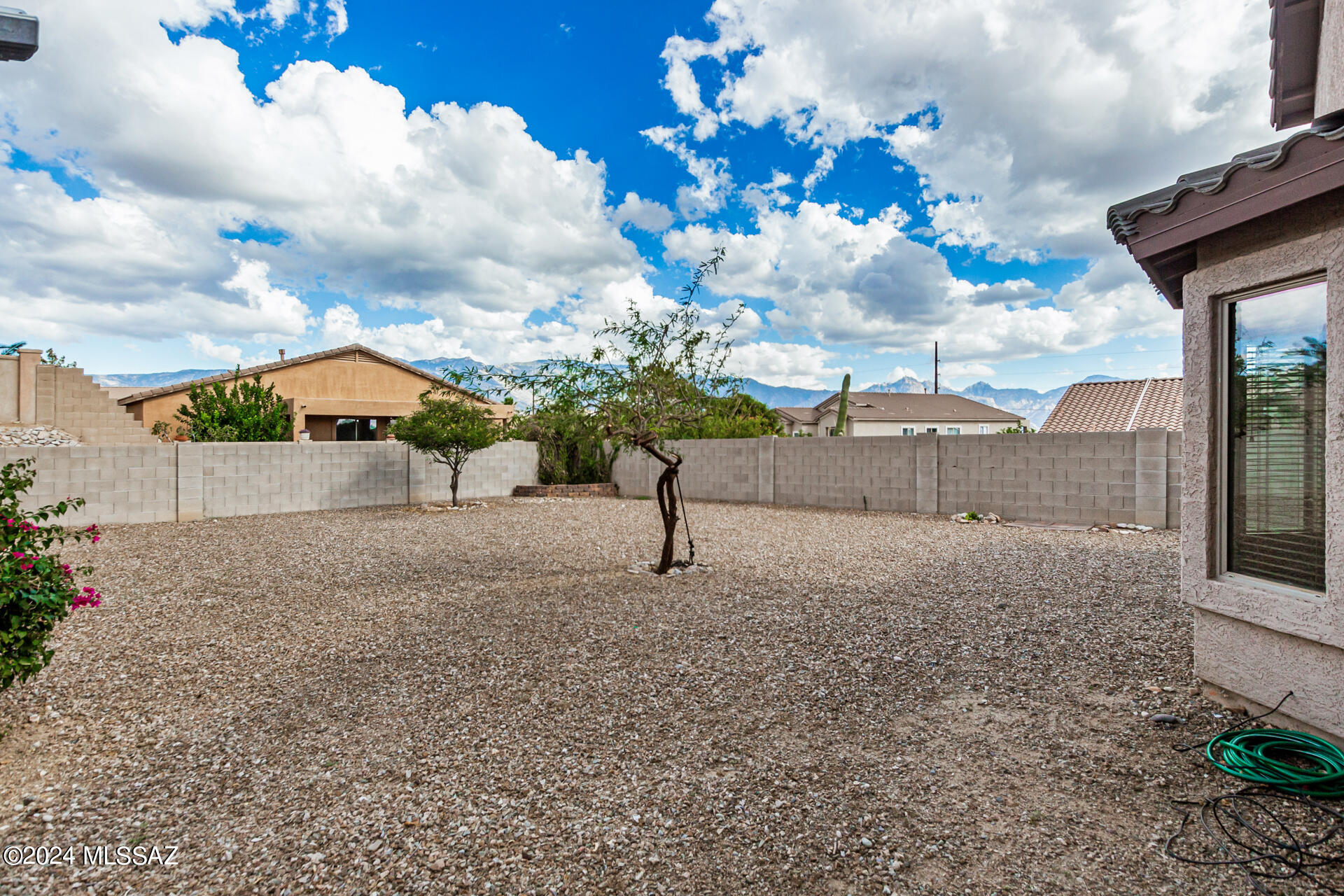 Blackcrest Loop, Tucson, AZ 85739