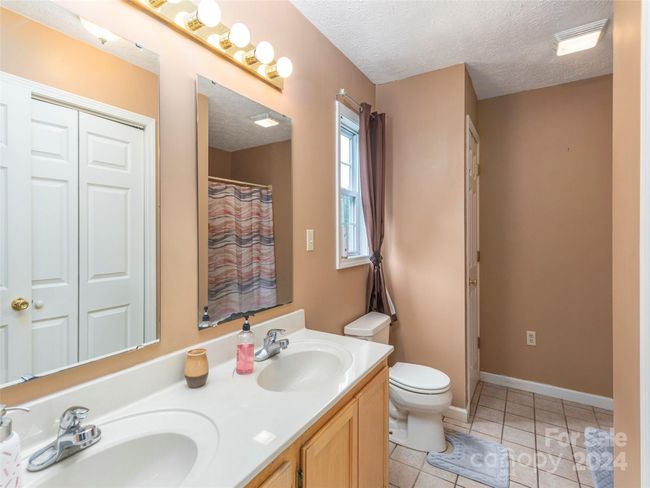Primary bath with double vanities | Image 11
