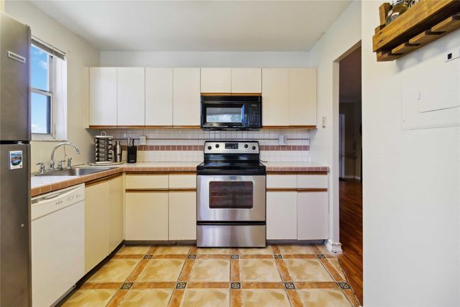 APT-203 - 1250 Sw 113 Th Ter, Condo with 2 bedrooms, 2 bathrooms and null parking in Pembroke Pines FL | Image 14