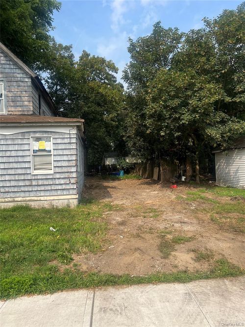 60 Bedell St, Hempstead, NY, 11550 | Card Image