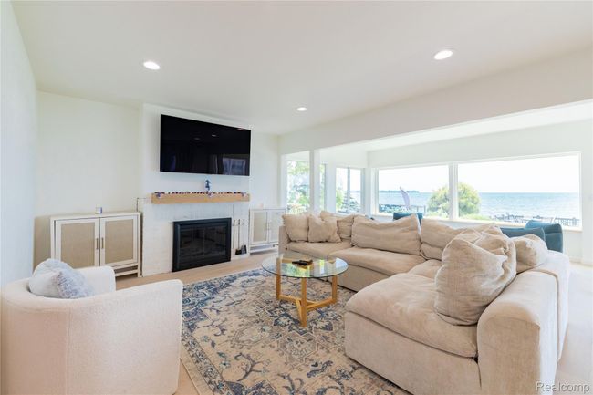 29899 East River Rd, Grosse Ile (9 of 35).jpg | Image 7