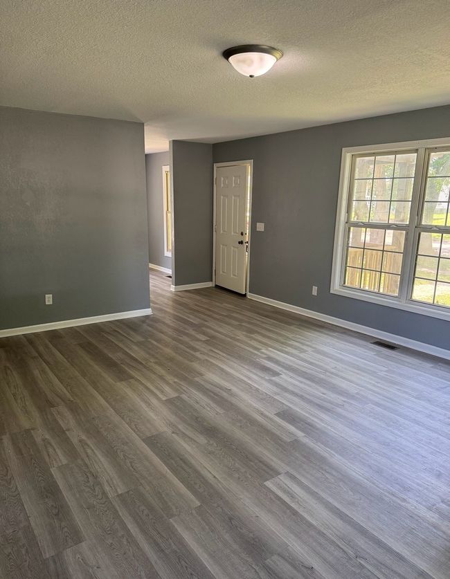 1312 N Hickory St, House other with 4 bedrooms, 2 bathrooms and 4 parking in Champaign IL | Image 8