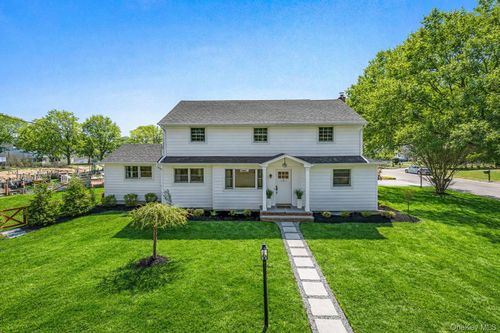 1 Marlin Rd, East Quogue, NY, 11942-4908 | Card Image