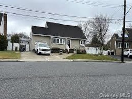 34 Karen St, West Babylon, NY, 11704-6806 | Card Image