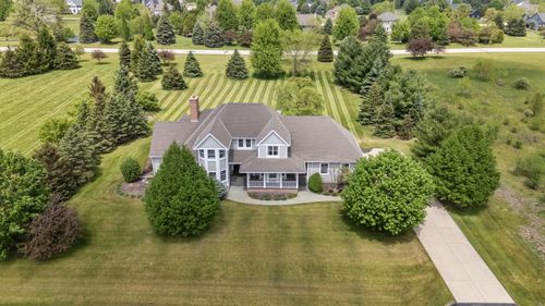 N61W29060 Parkside Pl, Hartland, WI, 53029-8219 | Card Image