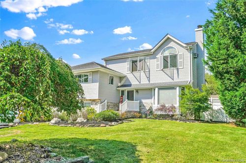 2 Amherst Ln, Smithtown, NY, 11787-2309 | Card Image
