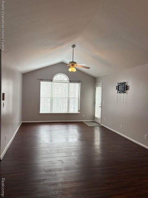 44872 Marigold Dr, Sterling Heights, MI, 48314-1210 | Card Image