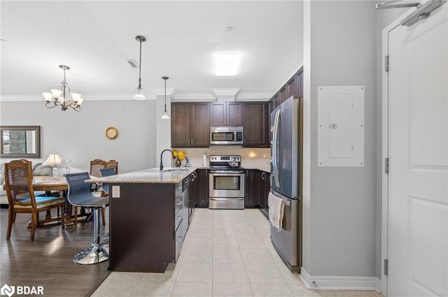 112 - 33 Whitmer St, House attached with 2 bedrooms, 2 bathrooms and 1 parking in Milton ON | Image 5