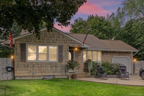 22 Larry Rd, Selden, NY, 11784-2308 | Card Image