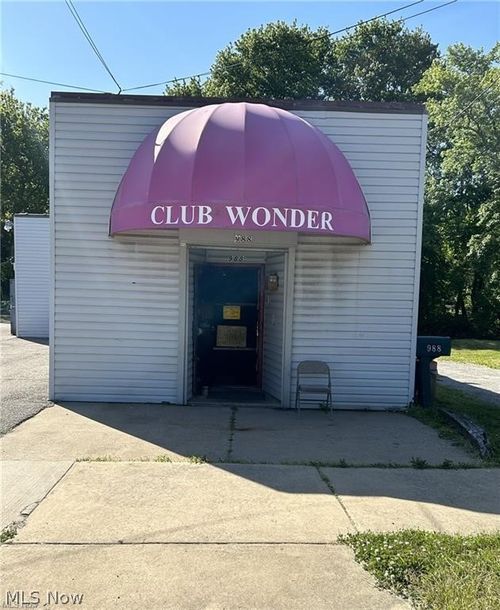 988 W Bowery St, Akron, OH, 44307-1935 | Card Image