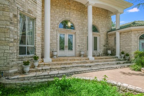 99 Applehead Island Dr, Horseshoe Bay, TX, 78657-5708 | Card Image
