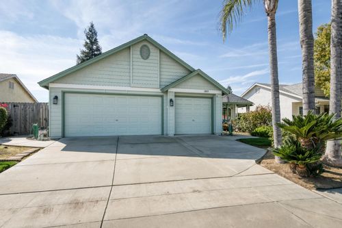 5817 W Corona Ave, Fresno, CA, 93722-3087 | Card Image
