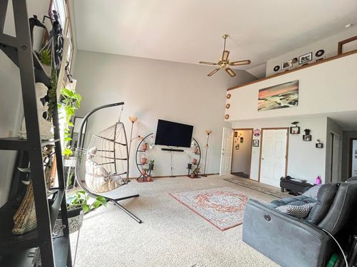 2091 S 102nd St, WEST ALLIS, WI, 53227-1383 | Card Image