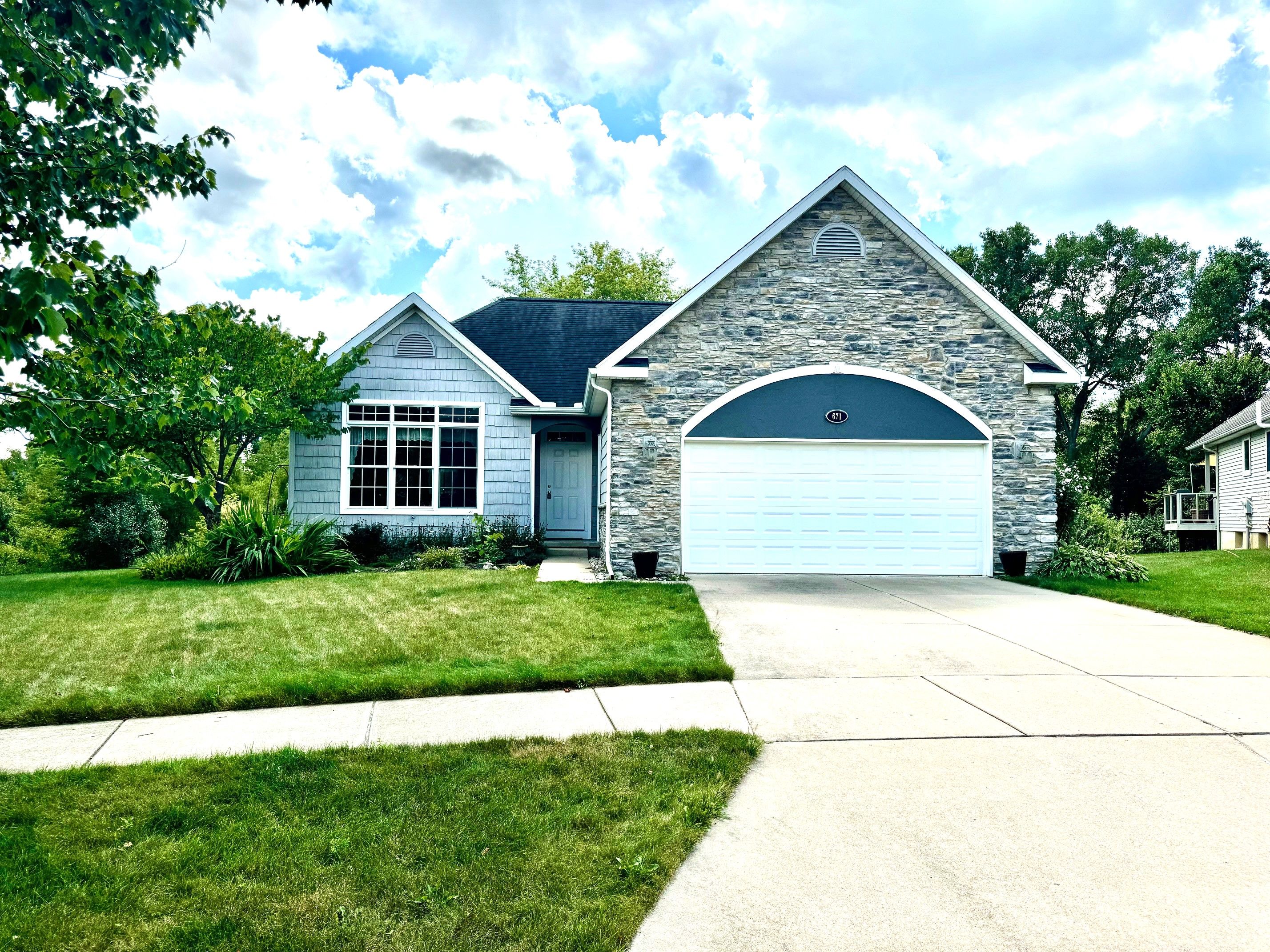 Creekside Ct, Chelsea, MI 48118