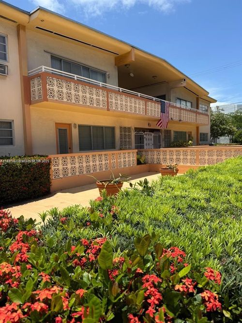 apt-18-1060 Pennsylvania Ave, Miami Beach, FL, 33139-4950 | Card Image