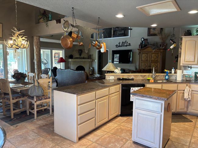 Kitchen | Image 25
