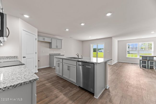 409 King Creek Dr, House other with 3 bedrooms, 2 bathrooms and 2 parking in Havelock NC | Image 6