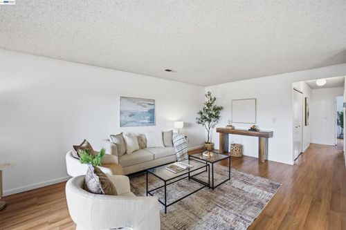 22-85 Shaniko Cmn, Fremont, CA, 94539-8104 | Card Image