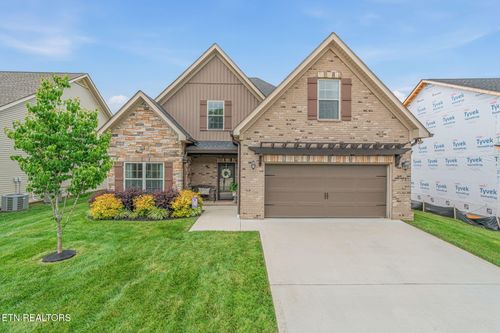 1016 Jacksonian Way, Lenoir City, TN, 37772-5074 | Card Image