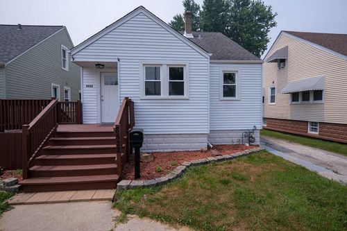 8822 S California Ave, Evergreen Park, IL, 60805-1123 | Card Image